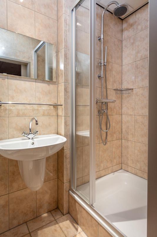 Comfort Double Room with Rain Shower image 4