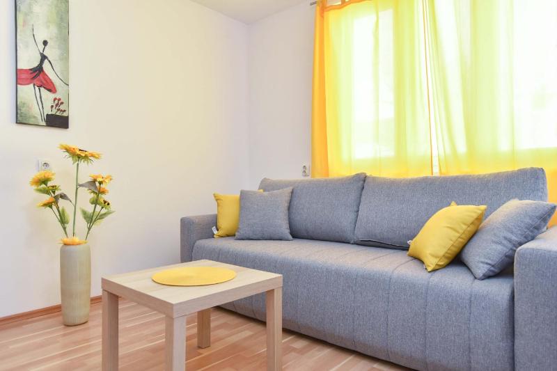 Apartment near Old Town - image 11