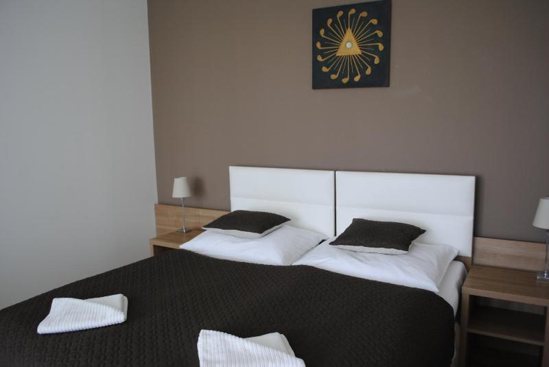 Twin Room image 4