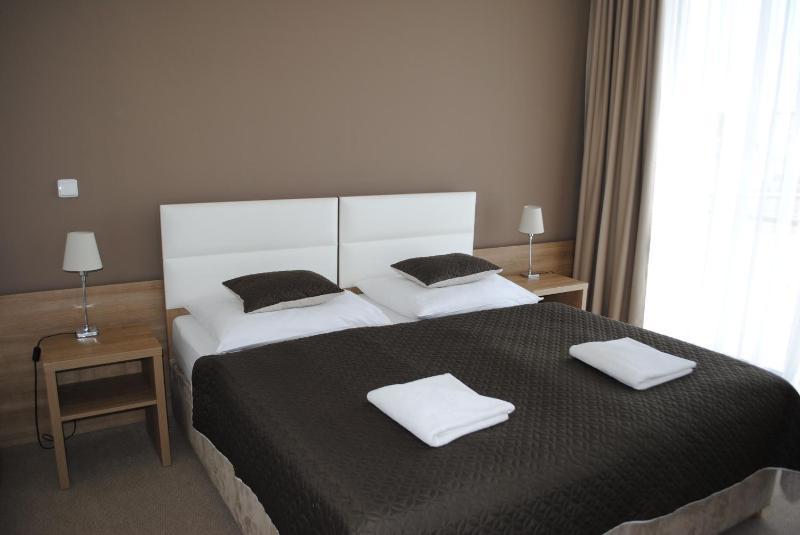 Twin Room image 3