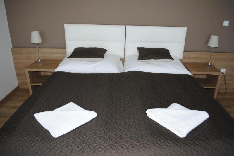 Twin Room image 2