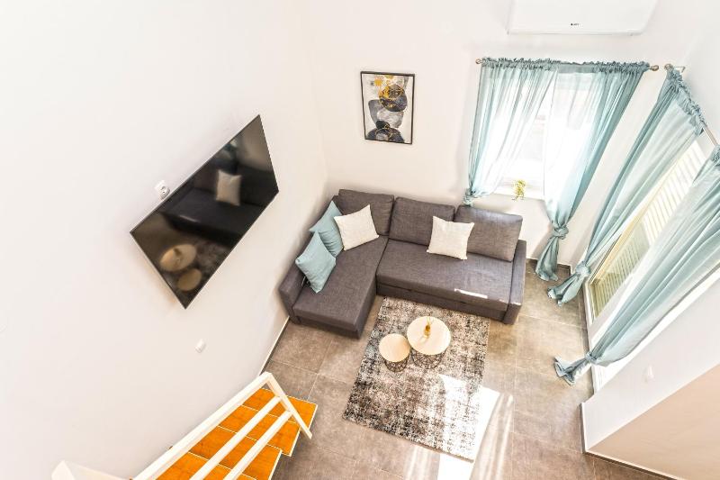 Ocean blue modern apartment for 8 - image 41