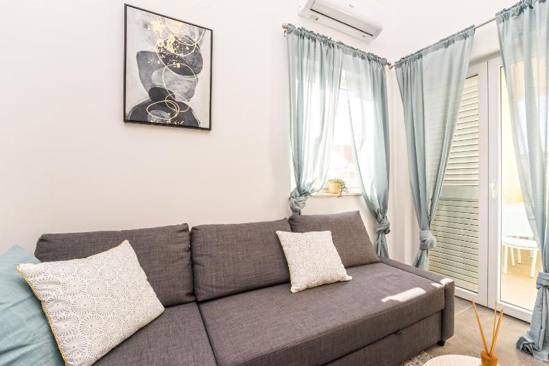 Ocean blue modern apartment for 8 - image 43