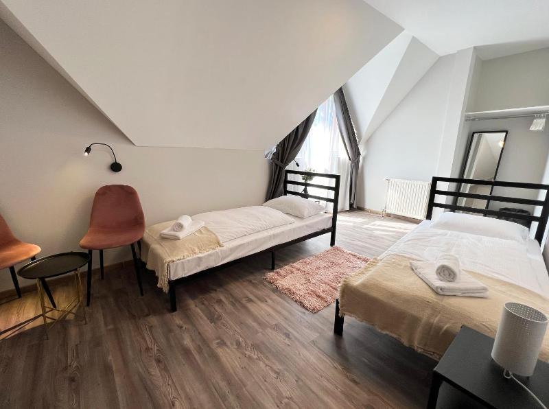 Double Room with Balcony image 4