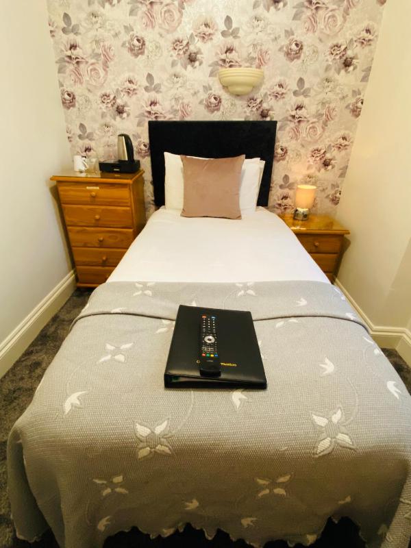 Single Room image 4