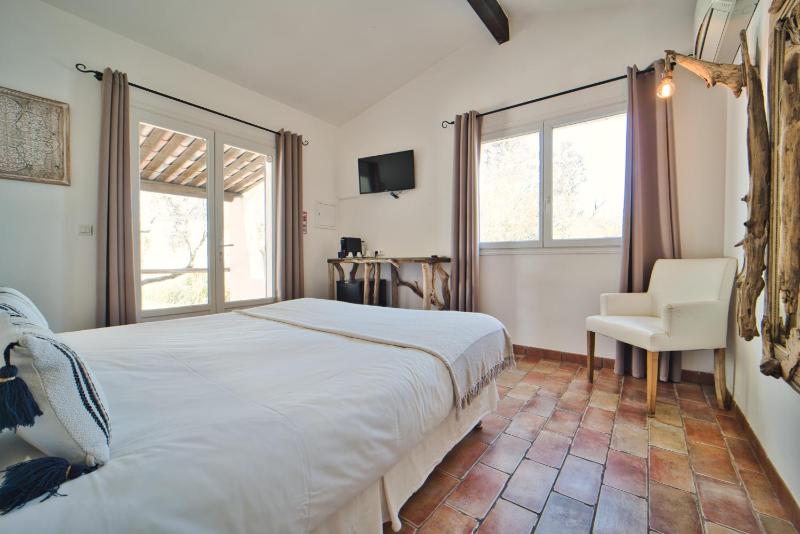 Double Room with Terrace image 3