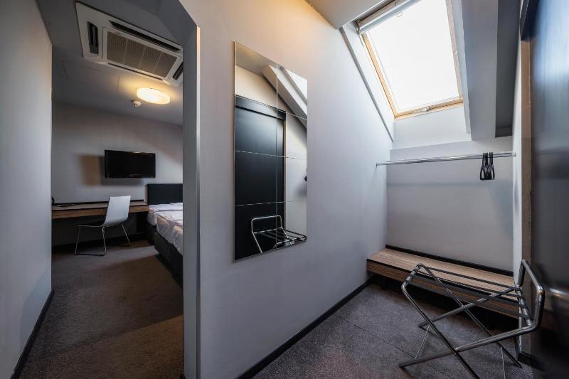 Standard Triple Room image 3