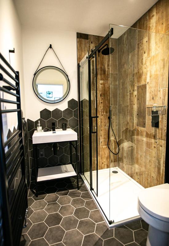 Deluxe Double Room with Shower image 4