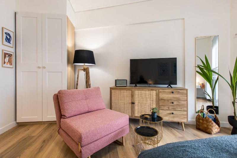 Chic & Comfort Homes in Central Volos # 3 - image 9