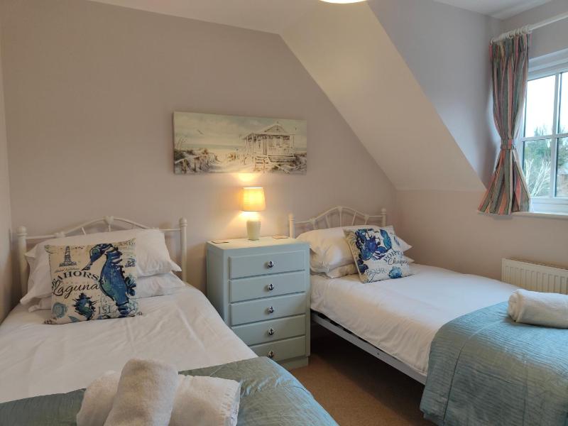 Two-Bedroom House image 3