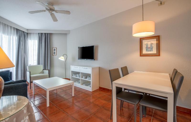 One-Bedroom Apartment (2 Adults + 1 Child) image 3