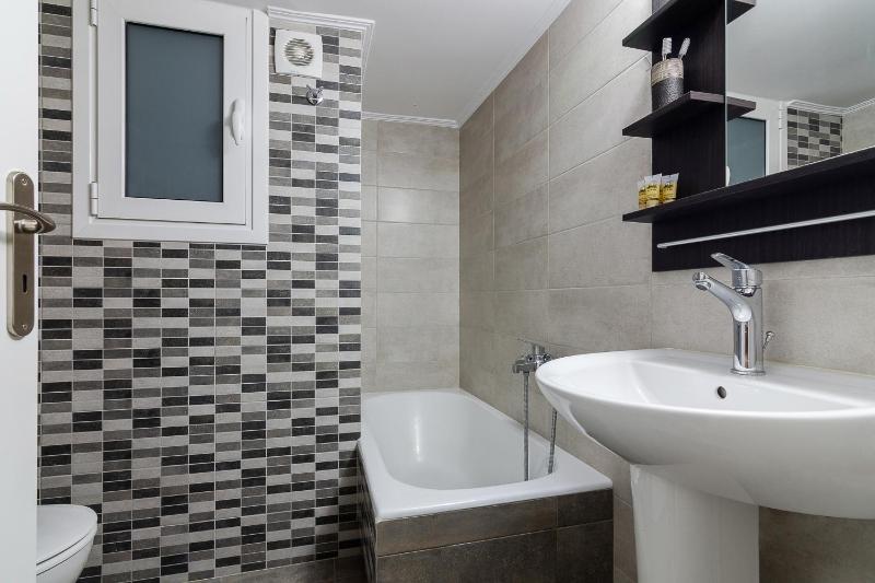 Bright and Spacious 2-bedroom Apartment in Athens - image 10