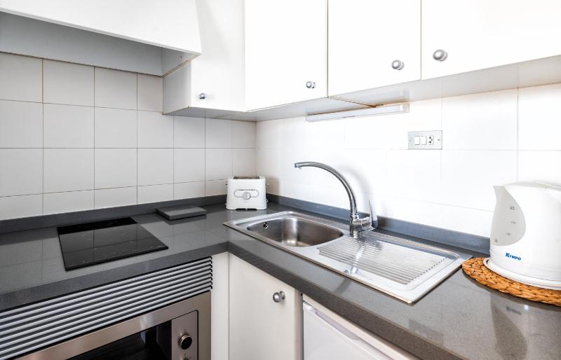 Studio (2 Adults) image 4