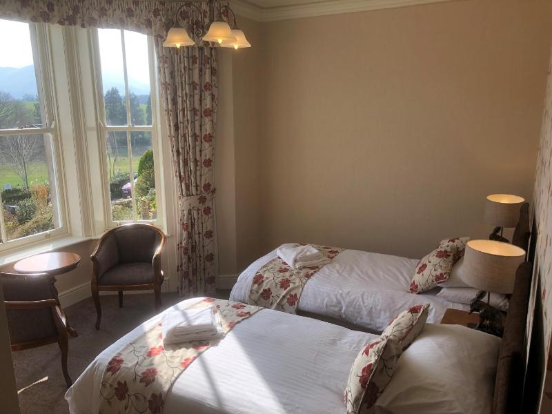 Superior Double or Twin Room with Mountain View image 3
