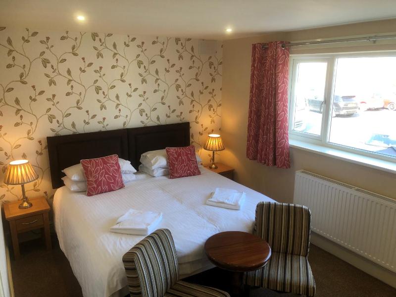 Double or Twin Room with Mountain View image 2