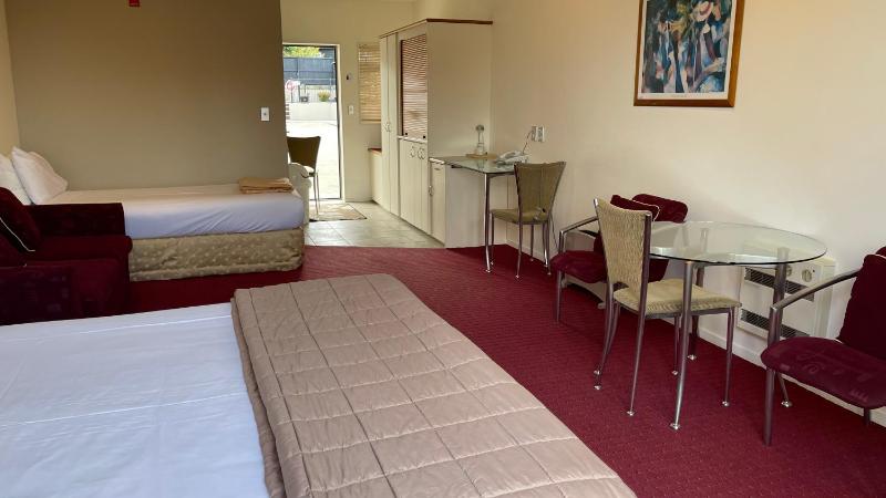 Chantillys Motor Lodge - image 15