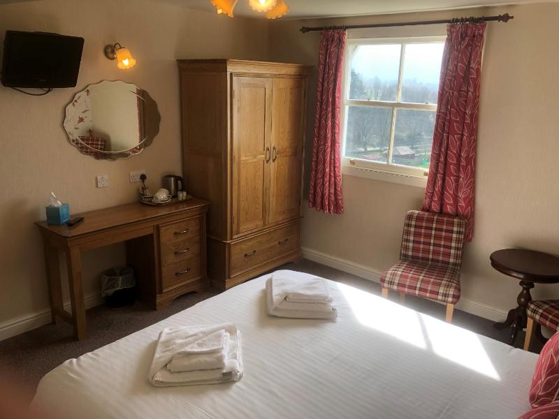 Double Room with Lake View image 3