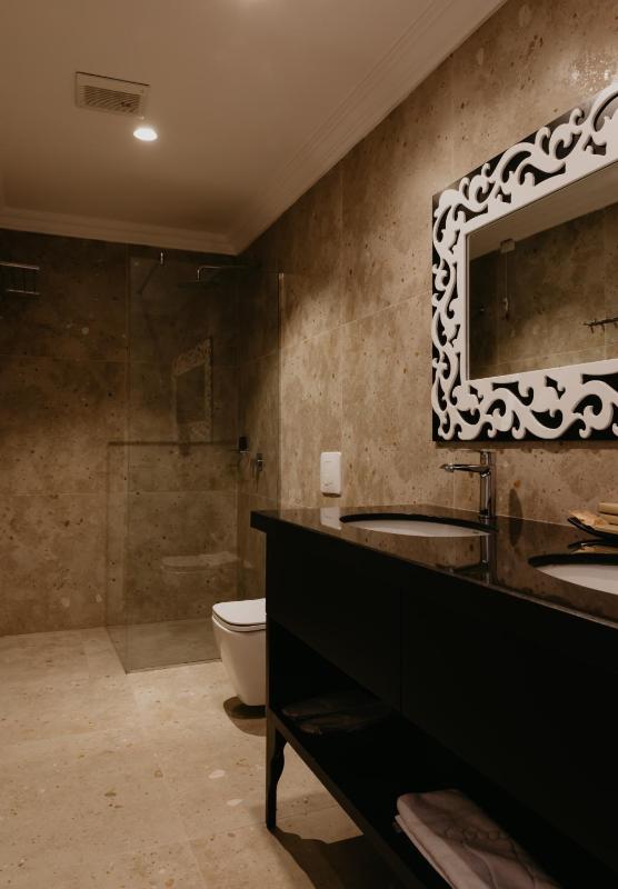 Triple Room with Balcony image 3
