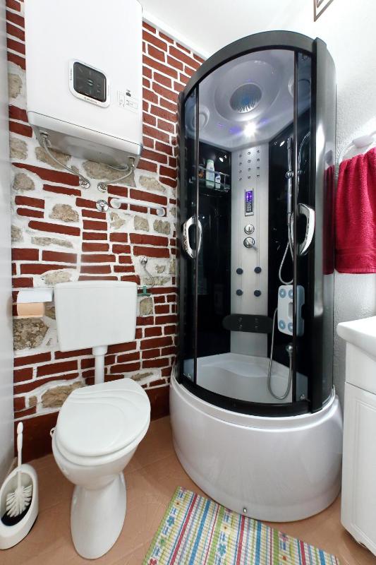 Studio Apartment image 4