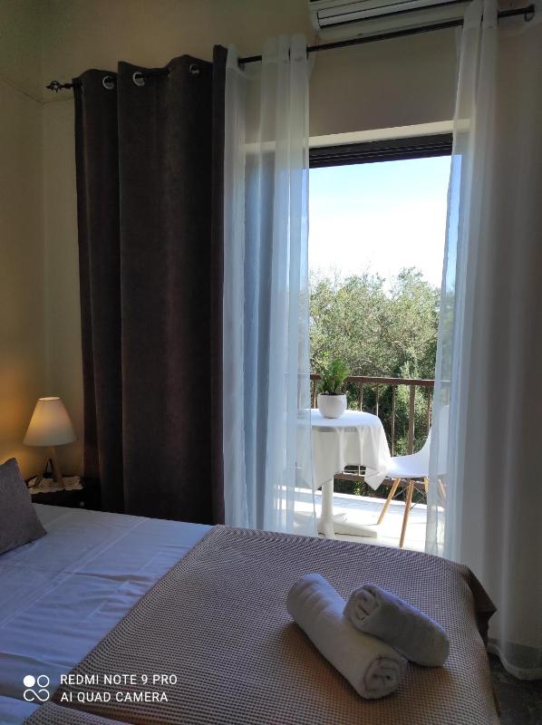 Twin Room with Balcony image 4