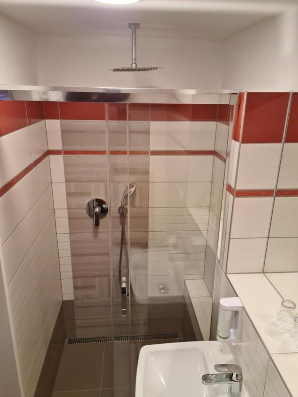 Deluxe Double or Twin Room With Extra Bed image 2