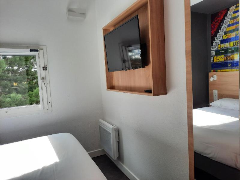 3 Single Beds image 1