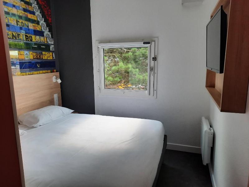 1 Double Bed image 3
