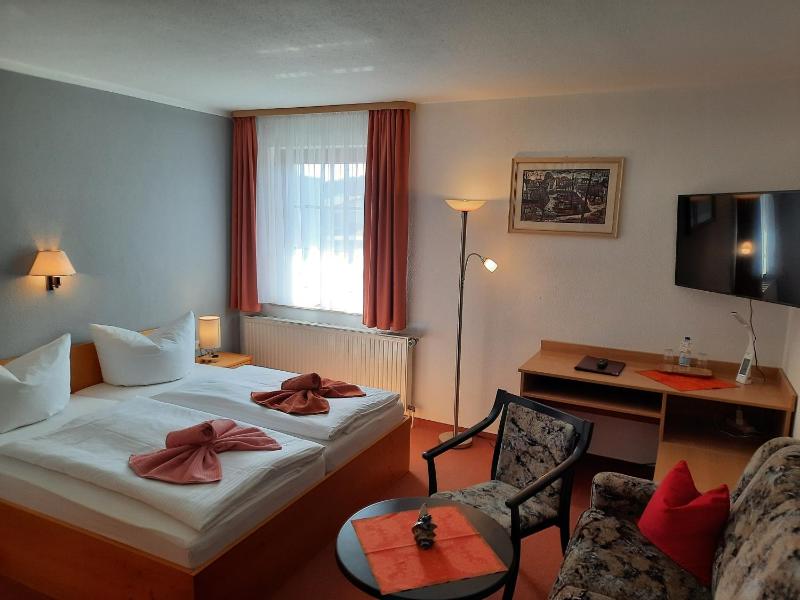 Standard Double Room image 4