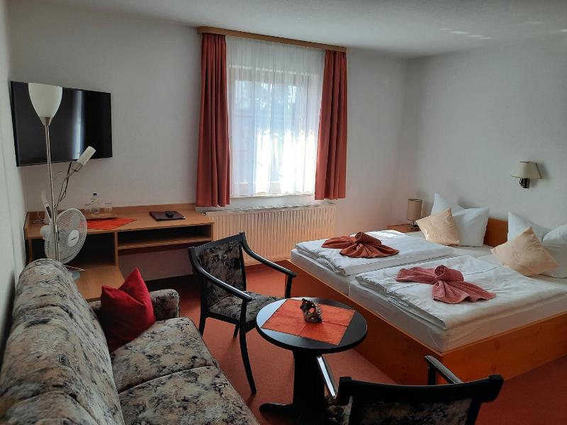 Standard Double Room image 3