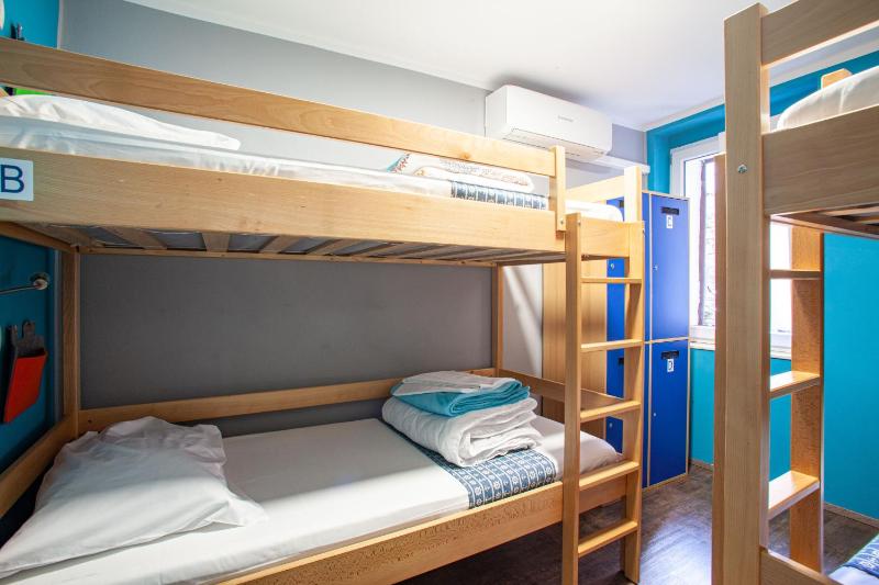 Quadruple Room with Shared Bathroom image 4