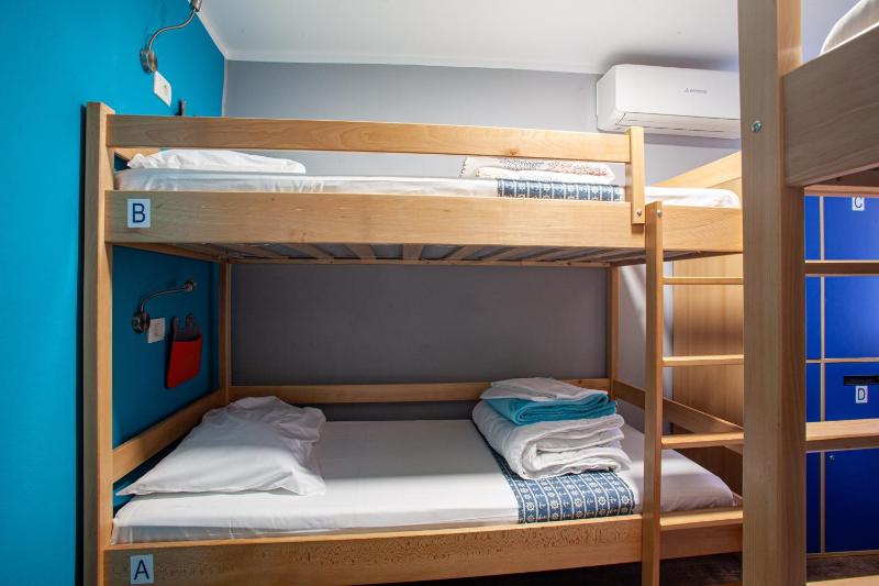 Quadruple Room with Shared Bathroom image 2