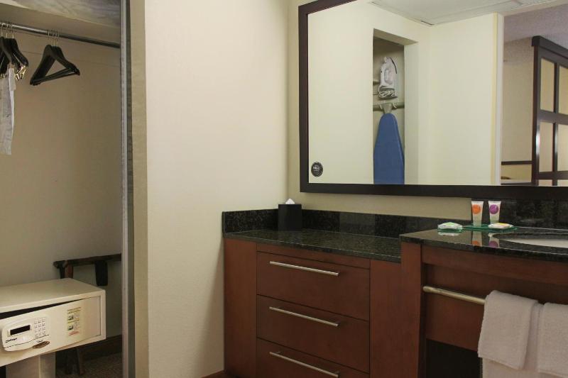 King Room with Sofa Bed - High Floor image 2