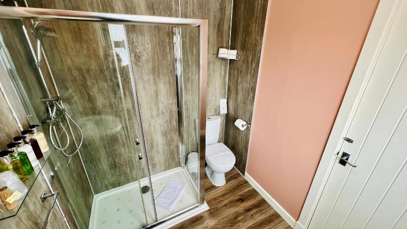 Double or Twin Room image 3