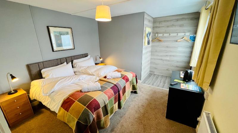 Double or Twin Room image 4