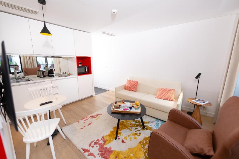 Apartment with Shower image 1