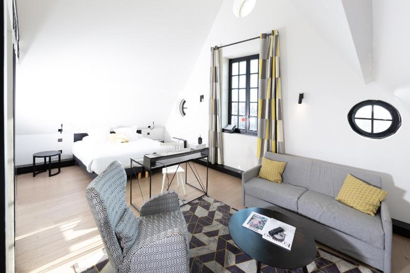 One-Bedroom Apartment image 1