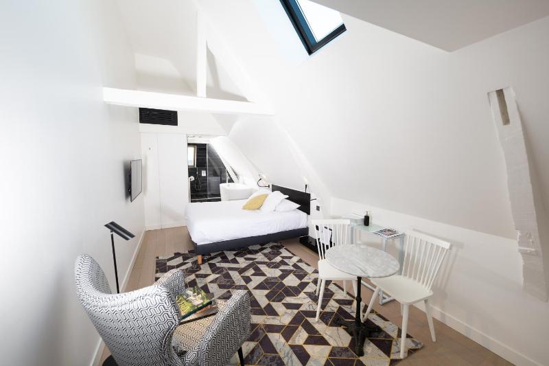 One-Bedroom Apartment image 1