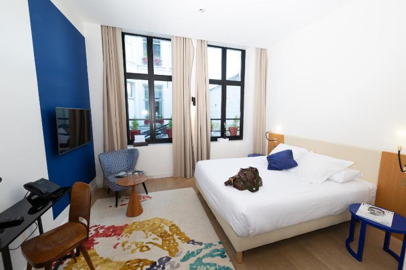 Standard Double Room image 3