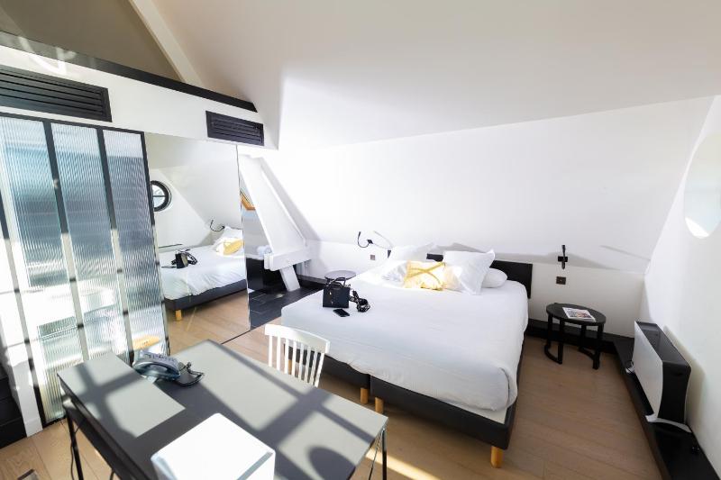 One-Bedroom Apartment image 3