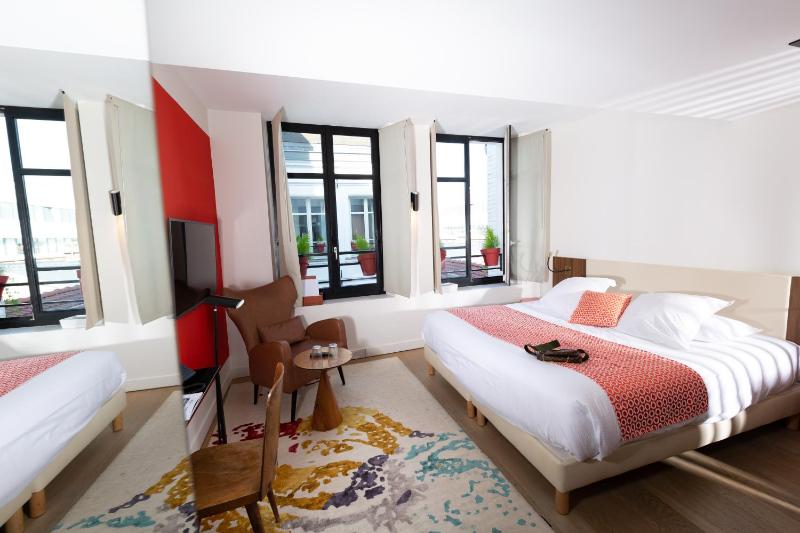 Standard Double Room image 4