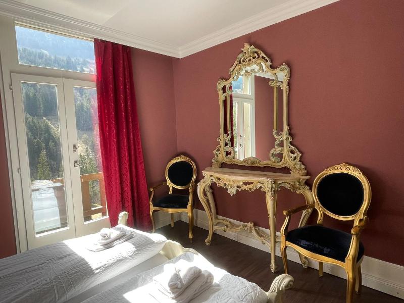 Small Double Room image 3