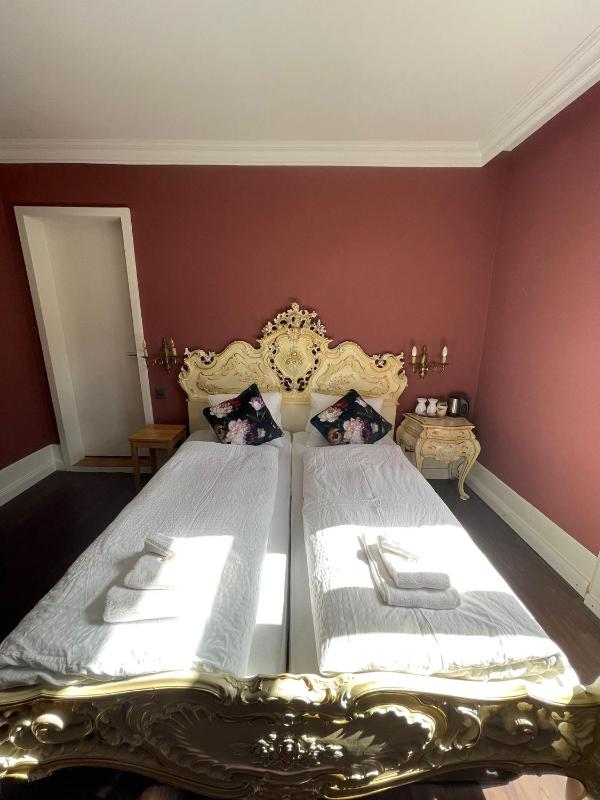 Small Double Room image 2
