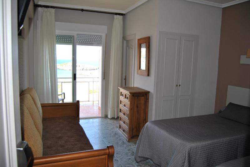 Double Room with Sea View image 2