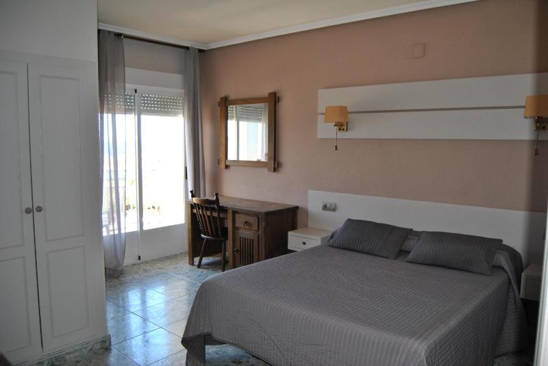 Double Room with Sea View image 3