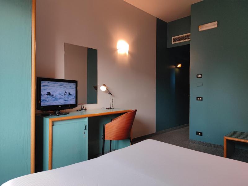 Basic Double or Twin Room image 1