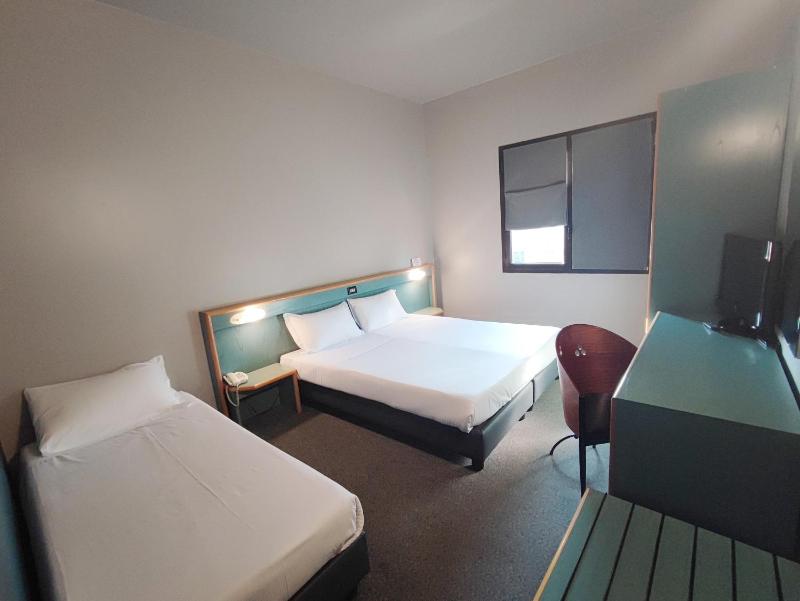 Basic Triple Room image 3