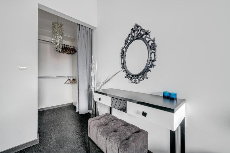 One-Bedroom Apartment image 2