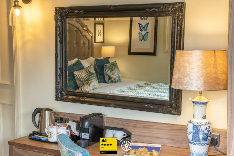 Double Room image 4