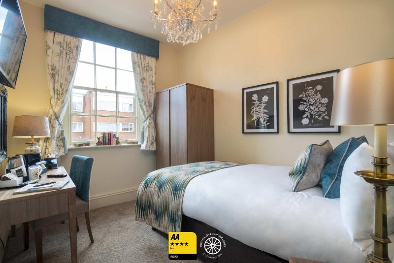 Single Room image 4