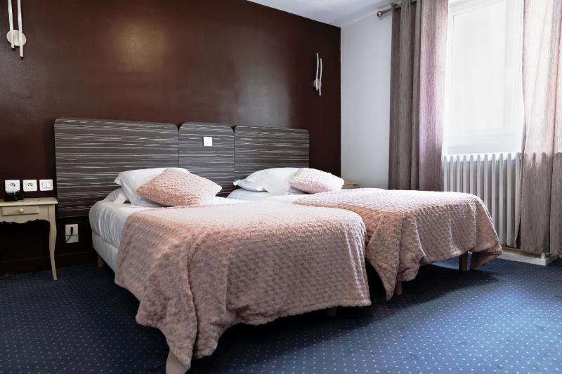 Twin Room image 3